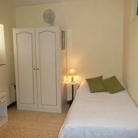 Апартаменты Maison De Village Sans Vis A Vis Aramon